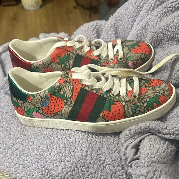 Gucci Women's Sneakers - Red, Green, White - Picture 1 of 3
